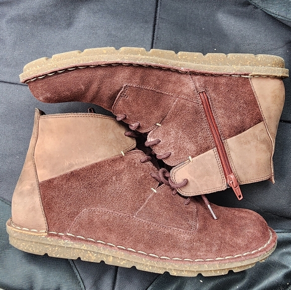 Women's Clark boots sz 8 - Picture 2 of 4